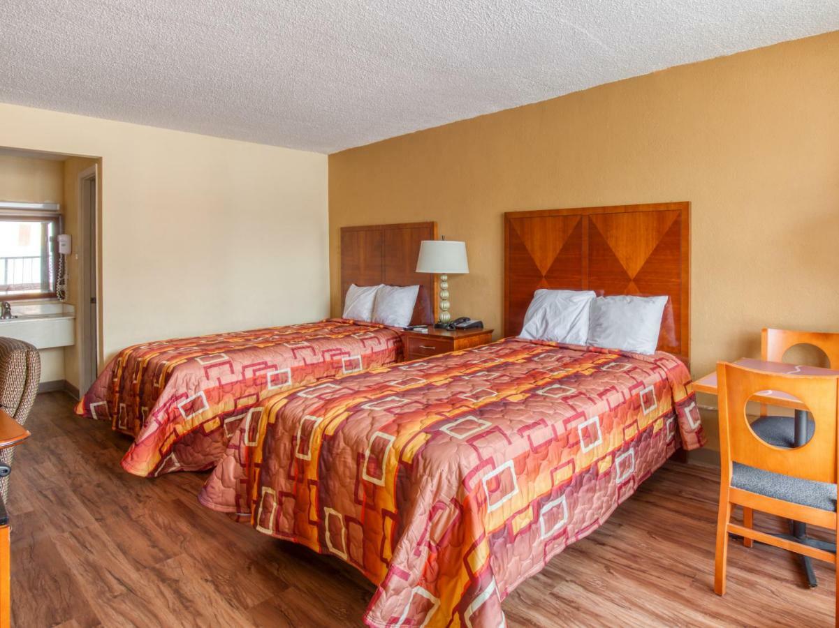 Budgetel Inn & Suites Forest Park Dış mekan fotoğraf