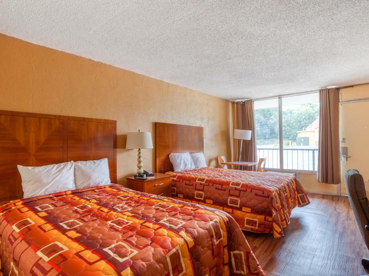 Budgetel Inn & Suites Forest Park Dış mekan fotoğraf