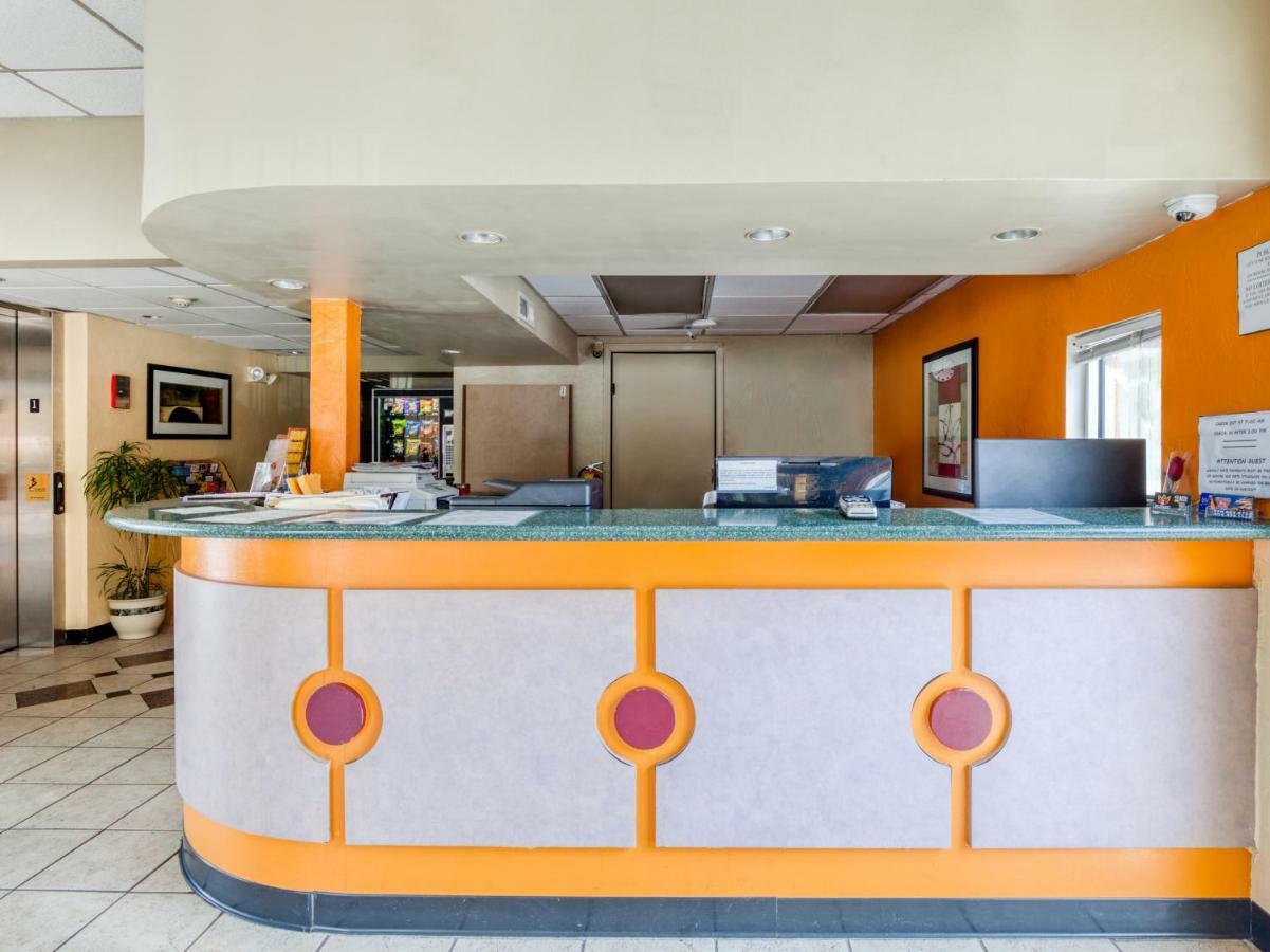 Budgetel Inn & Suites Forest Park Dış mekan fotoğraf