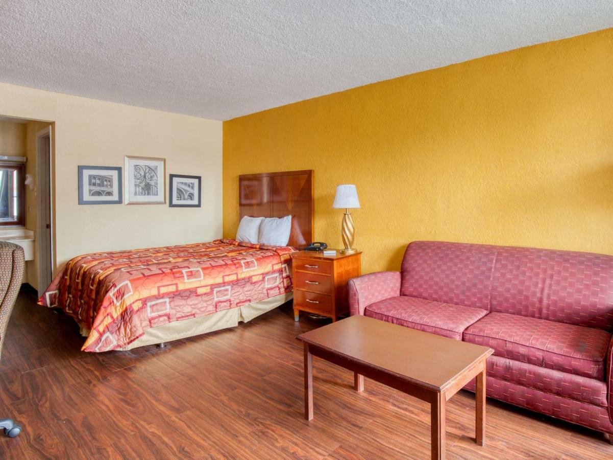 Budgetel Inn & Suites Forest Park Dış mekan fotoğraf