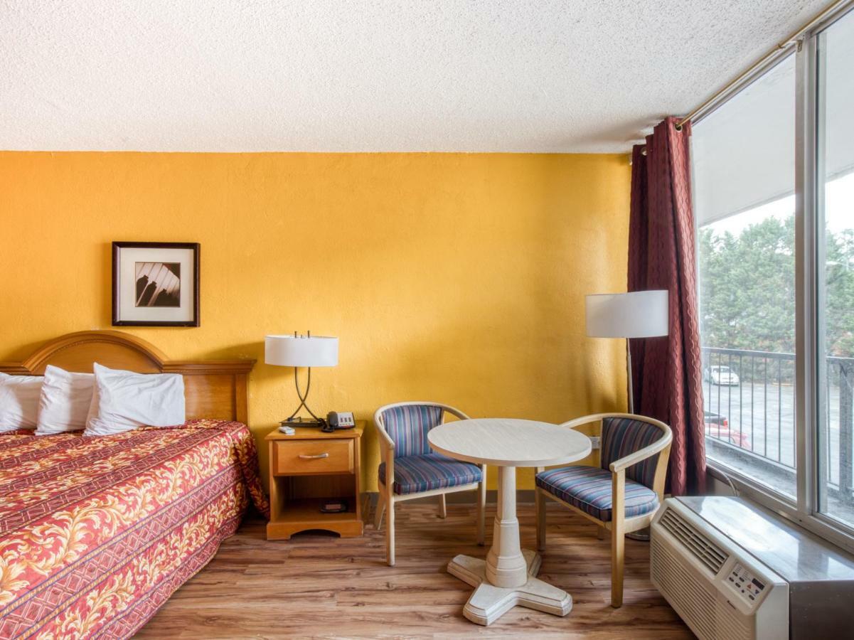 Budgetel Inn & Suites Forest Park Dış mekan fotoğraf