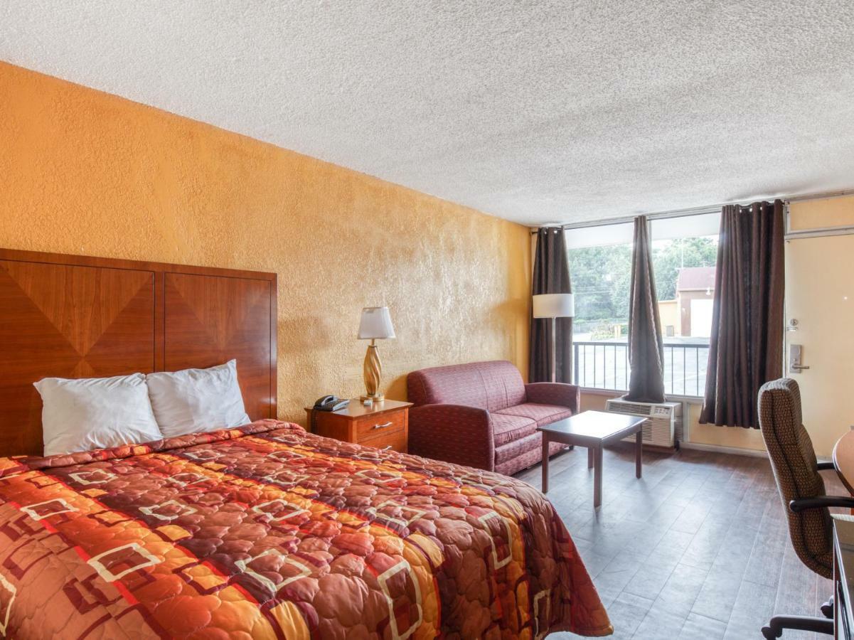 Budgetel Inn & Suites Forest Park Dış mekan fotoğraf