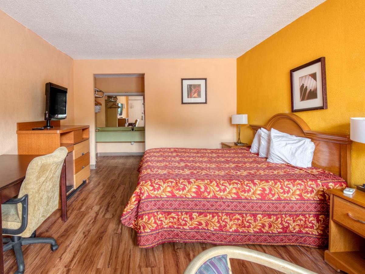 Budgetel Inn & Suites Forest Park Dış mekan fotoğraf