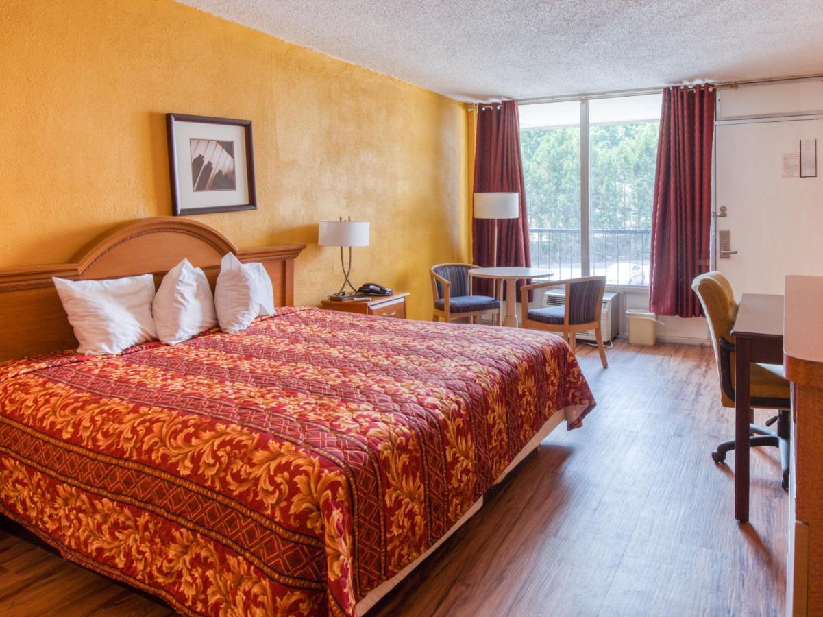 Budgetel Inn & Suites Forest Park Dış mekan fotoğraf